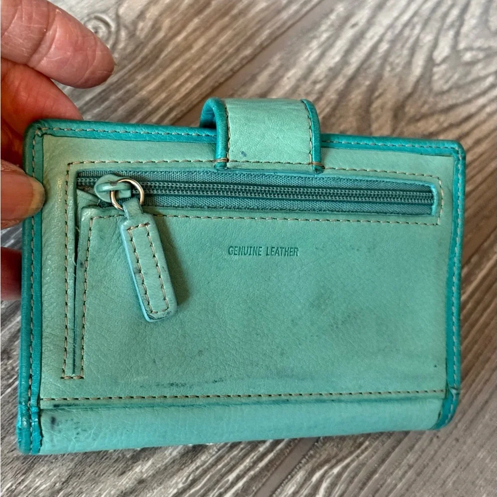 6 vintage leather wallets, all styles, good condition